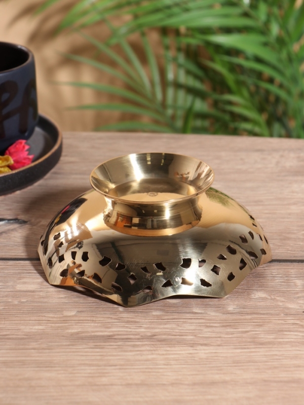 Блюдо сервировочное Блюдо сервировочное "Золотые узоры" латунь 15х15х5,5 см