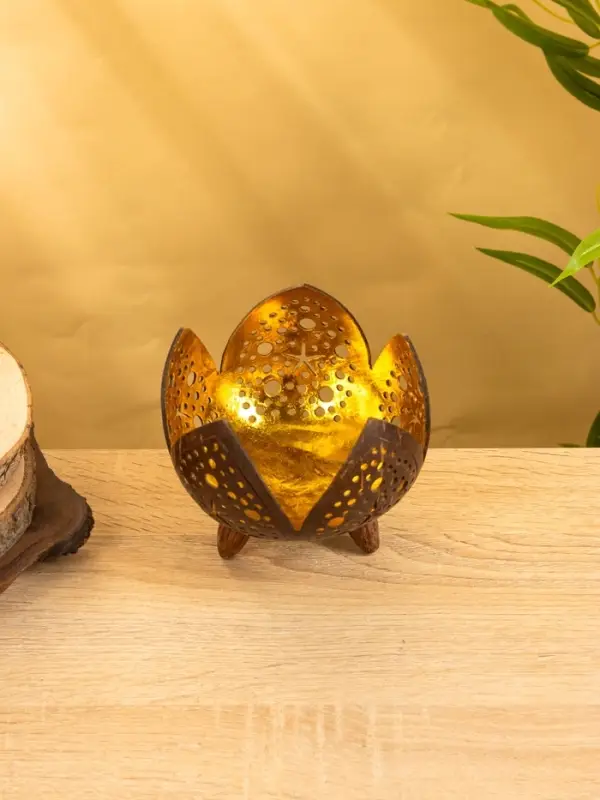Подсвечник из кокоса «Бутон», 15×15×13 см, коричнево-золотой Подсвечник из кокоса «Бутон», 15×15×13 см, коричнево-золотой
