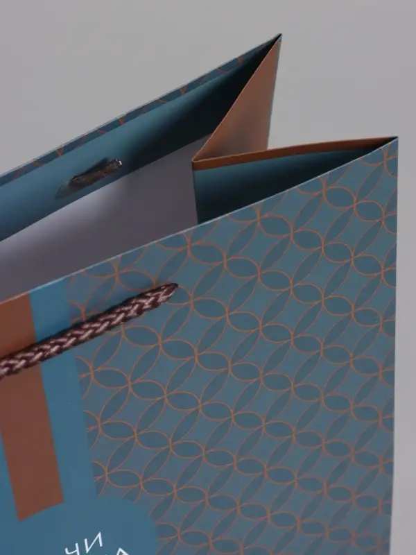 Пакет подарочный "Статусный акцент" ламинированный 26 х 12 х 32 см