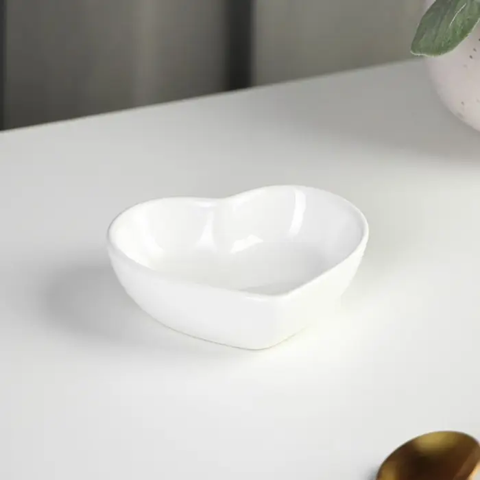 Соусник керамический Доляна «Сердце», 50 мл, 8×7,3 см, цвет белый Соусник керамический Доляна «Сердце», 50 мл, 8×7,3 см, цвет белый
