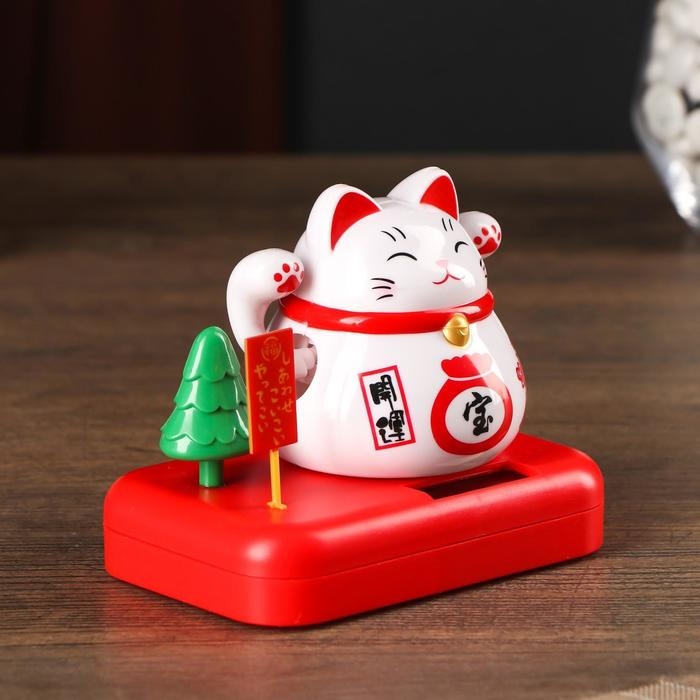 Маятник пластик от солн.батареи Маятник пластик от солн.батареи "Кот Манэки-нэко с деревом и мешком золота" белый 8х10х6 см 501832