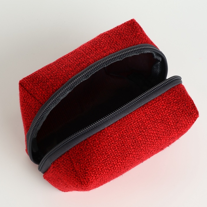 Косметичка дор Одноцвет, 13*6*9, отд на молнии, подкладка, красный Косметичка дор Одноцвет, 13*6*9, отд на молнии, подкладка, красный