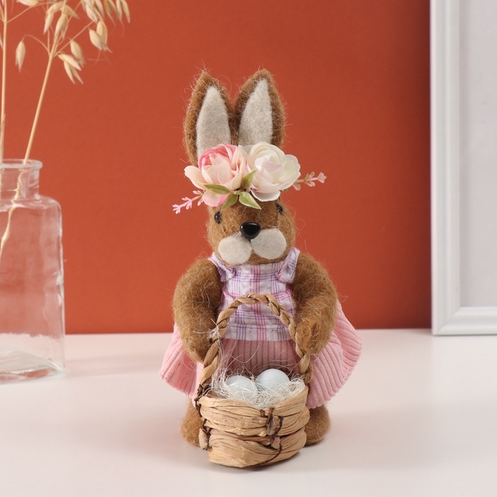 Декор Декор "Заюшка в розовом платьице с корзинкой с яичками" 14х22х10 см