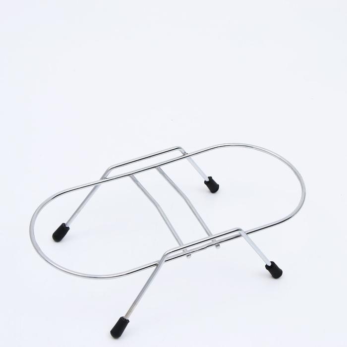 Набор из 2 рельефных мисок на подставке, 2 х 240 мл Набор из 2 рельефных мисок на подставке, 2 х 240 мл