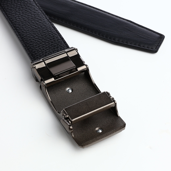 Ремень мужской, ширина 3,6 см, пряжка автомат, цвет чёрный Ремень мужской, ширина 3,6 см, пряжка автомат, цвет чёрный