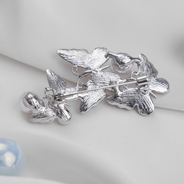 Брошь «Бабочки» трио с жемчужинами, цвет белый в серебре