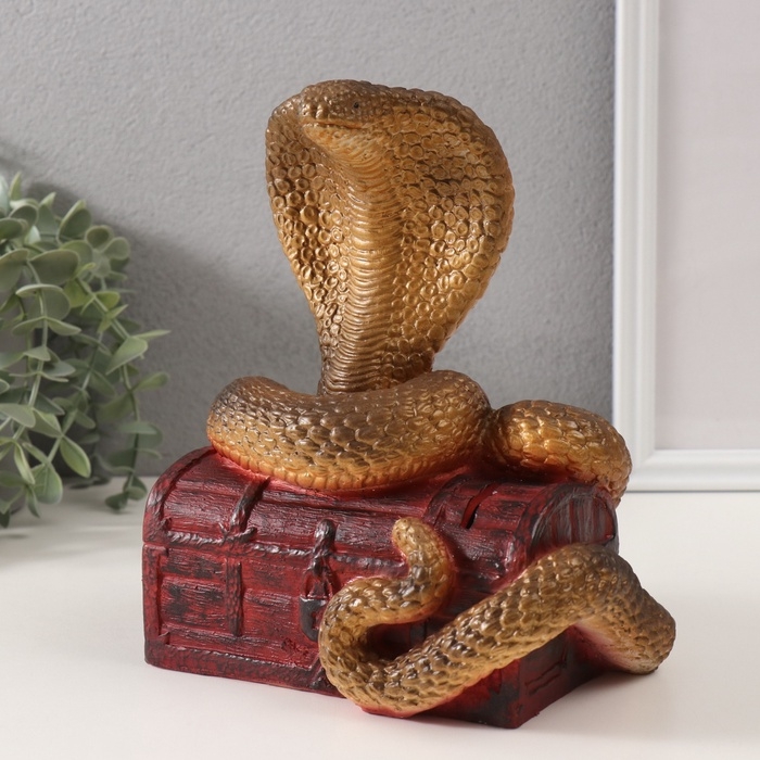 Копилка Копилка"КОБРА НА СУНДУКЕ "  20 х 17 х 12 см.