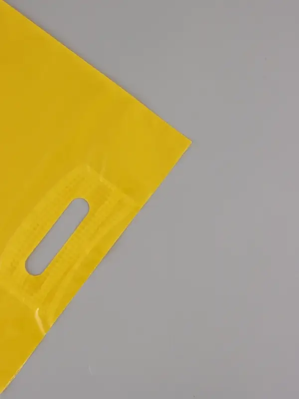 Пакет полиэтиленовый с вырубной ручкой, Желтый 30-40 См, 60 мкм