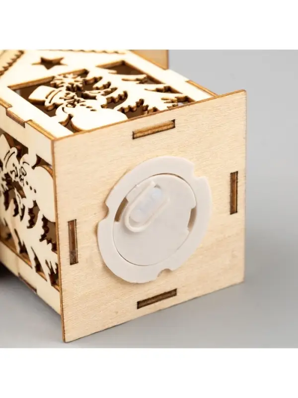 Ёлочная игрушка &laquo;Домик со снеговиком&raquo;, 7.5&times;6.5&times;6 см, от батареек, свечение тёплое белое