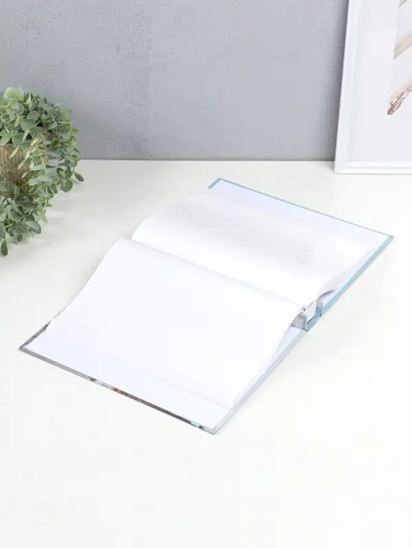 Фотоальбом на 200 фото 13х18 см "Медведь в синем шарфе и розы" в коробке 5,5х23,5х29,5 см