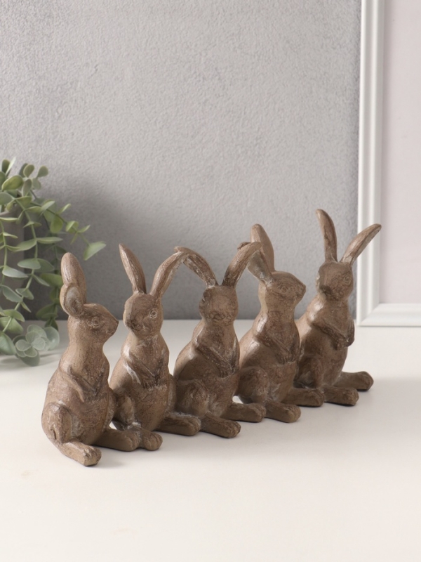 Сувенир полистоун Сувенир полистоун "Пять зайцев" тёмное серебро 29,8х8,5х15,3 см