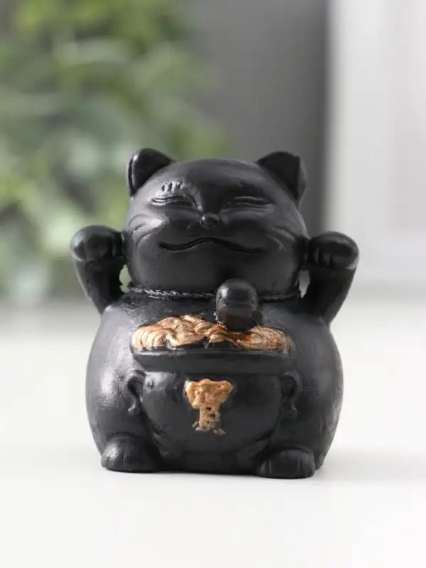 Фигура «Кот манэки-нэки», 5.5×5×5 см, чёрная