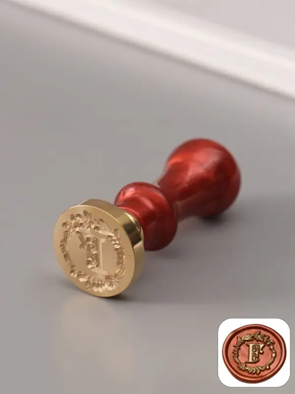 Печать для сургуча с пластиковой ручкой &laquo;Венок с буквой F&raquo;, 2.5&times;2.5&times;6.3 см