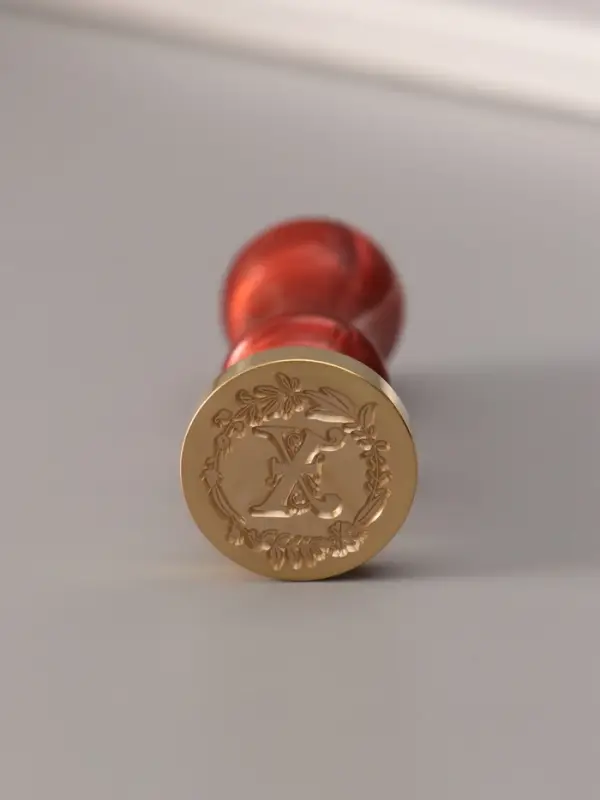 Печать для сургуча с пластиковой ручкой &laquo;Венок с буквой X&raquo;, 2.5&times;2.5&times;6.3 см