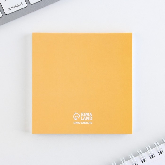 Подарочный набор: блокнот-раскраска и восковые мелки «Крутому гонщику» Подарочный набор: блокнот-раскраска и восковые мелки «Крутому гонщику»