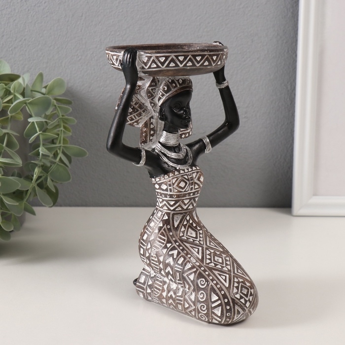 Подсвечник на 1 свечу Подсвечник на 1 свечу "Африканка с блюдом на голове" белый с чёрным 12х12,3х19 см