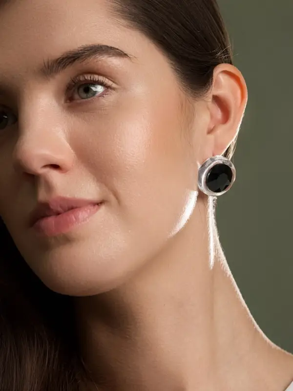 Серьги гвоздики &laquo;Кристалл. Круг&raquo;, прозрачно-чёрные