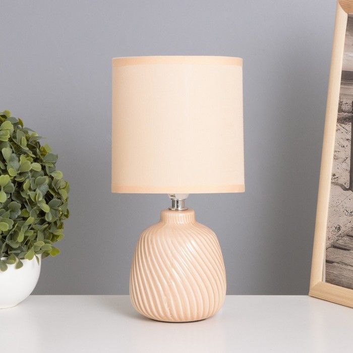 Лампа настольная Лампа настольная "Кения" 1х40Вт Е14 какао 13х13х25см