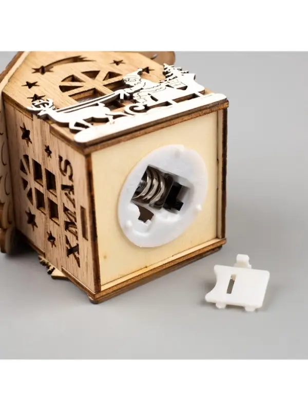 Ёлочная игрушка &laquo;Домик с Дедом Морозом на санках&raquo;, 8&times;7&times;5.5 см, от батареек, свечение тёплое белое