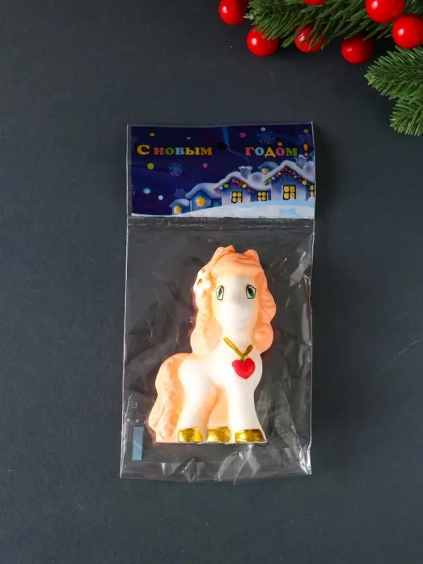 Свеча новогодняя "Влюблённая лошадка" розовый 5,3х3,3х8,2 см