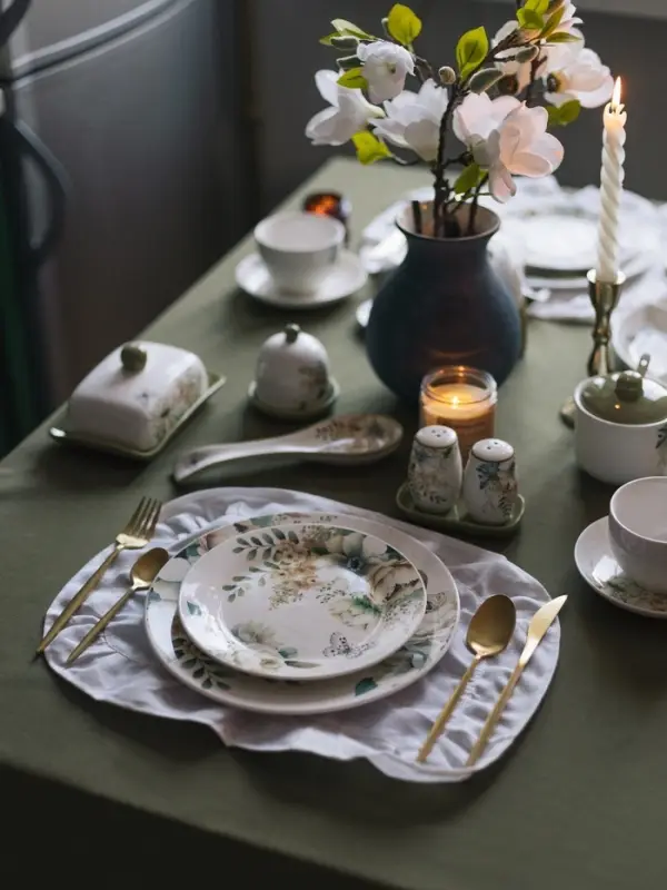 Тарелка обеденная Доляна &laquo;Цветы&raquo;, d=25.5 см, фарфор, белая