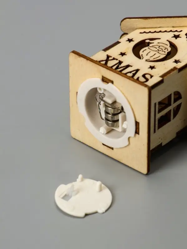 Ёлочная игрушка &laquo;Домик со снеговиком&raquo;, 6&times;4.5&times;4.5 см, от батареек, свечение тёплое белое