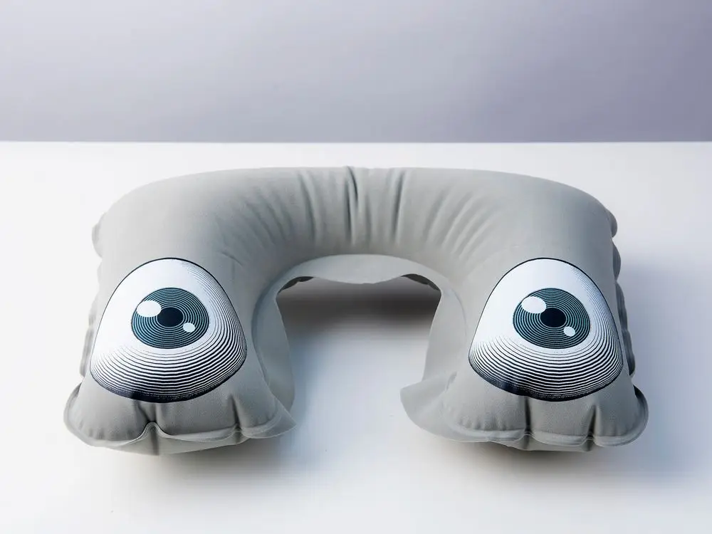 Надувная подушка под шею в чехле Sleep, темно-серая Надувная подушка под шею в чехле Sleep, темно-серая