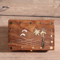 Шкатулка «Дельфины», 15.5×10.5×5.5 см, дерево шишам, латунь