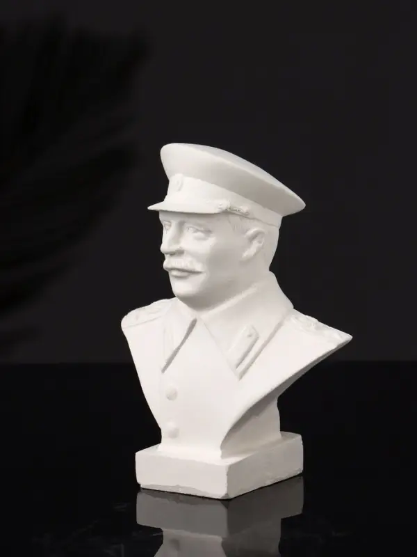 Бюст И.В. Сталин, 10х7х5 см, натуральный, гипс Бюст И.В. Сталин, 10х7х5 см, натуральный, гипс