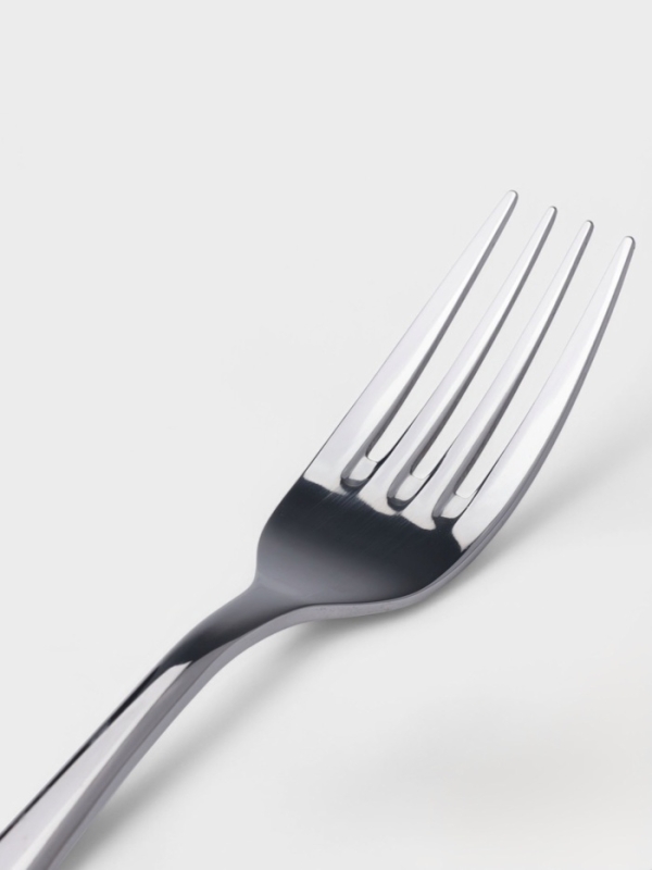 Вилка столовая Hanna Knövell Hertel, 20.5 см, толщина 3 мм, нержавеющая сталь, серебристая Вилка столовая Hanna Knövell Hertel, 20.5 см, толщина 3 мм, нержавеющая сталь, серебристая