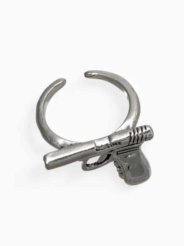 Кольцо GUN пистолет, цвет чернёное серебро, безразмерное