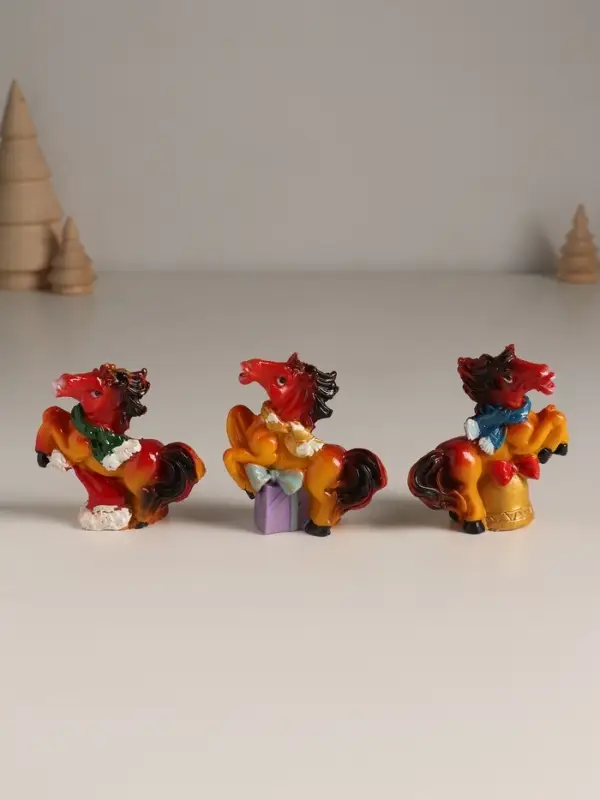 Сувенир полистоун Сувенир полистоун "Новогодняя лошадка в шарфике" МИКС 6х2,5х6,8 см