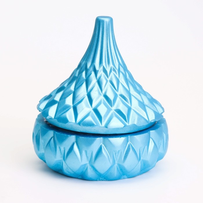 Свеча «Купол» в подсвечнике с ромбовидными гранями из гипса с крышкой, 8,5х8,5см, голубой Свеча «Купол» в подсвечнике с ромбовидными гранями из гипса с крышкой, 8,5х8,5см, голубой