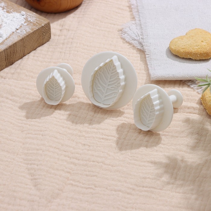 Набор плунжеров кондитерских Доляна «Лист», 3 шт, d=3,2/4/5 см Набор плунжеров кондитерских Доляна «Лист», 3 шт, d=3,2/4/5 см