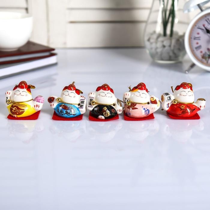 Сувенир керамика Сувенир керамика "Манэки-нэко в головном уборе, на коврике" набор 5 шт 4,2х5,2х3,5 см
