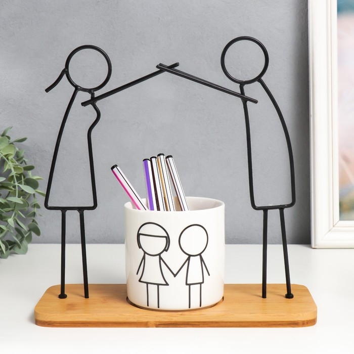 Сувенир металл карандашница  Сувенир металл карандашница "Парочка держатся за руки" 25х9,8х25 см