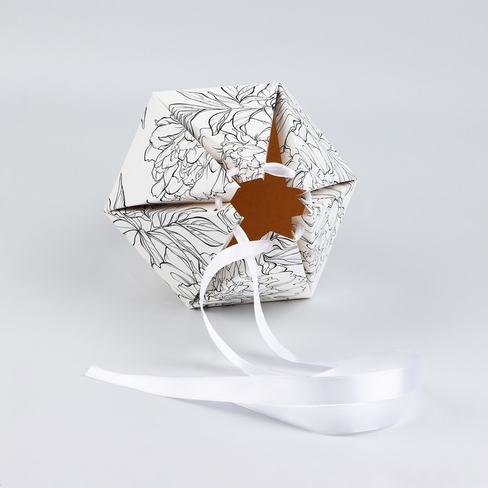 Переноска - шестиугольник для цветов «Контурные цветы», белая, 15 х 35 х 15 см Переноска - шестиугольник для цветов «Контурные цветы», белая, 15 х 35 х 15 см