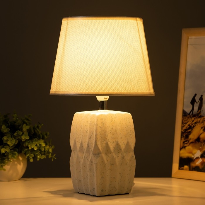 Настольная лампа Настольная лампа "Алейда" Е14 40Вт белый 20х20х33 см RISALUX