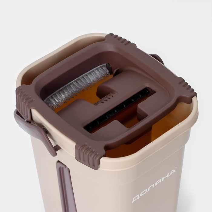 Швабра с отжимом и ведро Доляна: швабра плоская, ведро с отсеками для полоскания и отжима 8 л, запасная насадка из микрофибры, цвет МИКС Швабра с отжимом и ведро Доляна: швабра плоская, ведро с отсеками для полоскания и отжима 8 л, запасная насадка из микрофибры, цвет МИКС