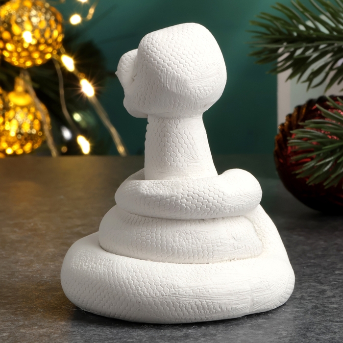 Новый год. Символ 2025. Фигура для раскраски  Новый год. Символ 2025. Фигура для раскраски "Змейка мечтает", 6х6см