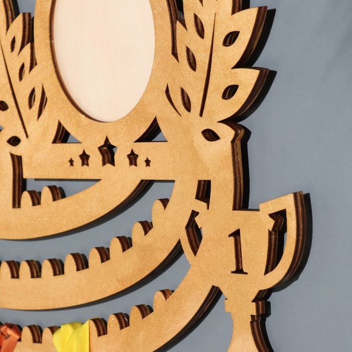 Медальница с фото  Медальница с фото "Я люблю спорт!" жёлтый цвет, 47х27,5 см