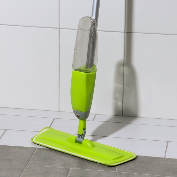 Швабра для мытья пола с распылителем Доляна, насадка из микрофибры 40×14 см, металлическая ручка 125 см, цвет МИКС Швабра для мытья пола с распылителем Доляна, насадка из микрофибры 40×14 см, металлическая ручка 125 см, цвет МИКС