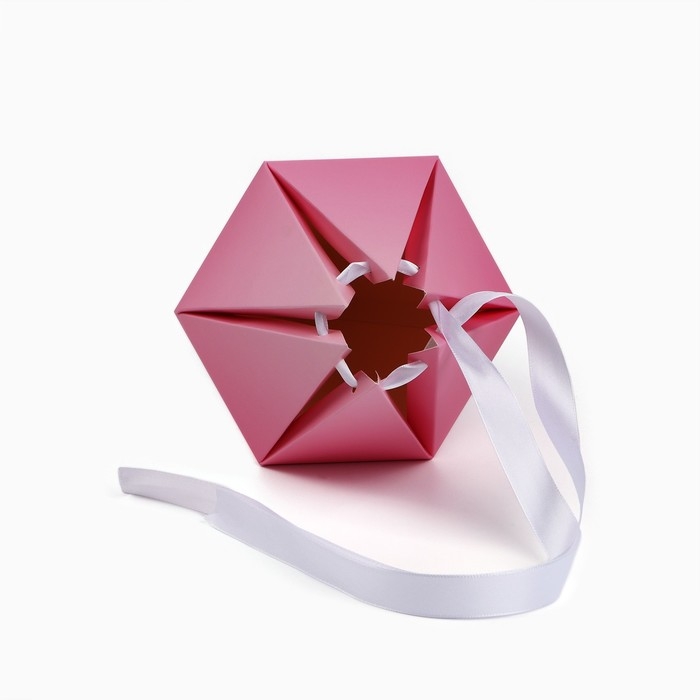 Переноска - шестиугольник для цветов «С любовью!», розовая, 15 х 35 х 15 см Переноска - шестиугольник для цветов «С любовью!», розовая, 15 х 35 х 15 см