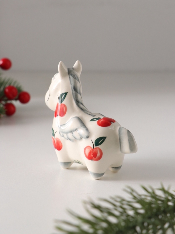 Статуэтка фарфоровая Статуэтка фарфоровая "Лошадь Пегас" /красное яблоко/, 8 см