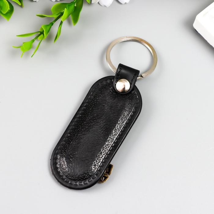 Брелок кожзам, металл  Брелок кожзам, металл "Гоночное авто" 7,8х3,2 см