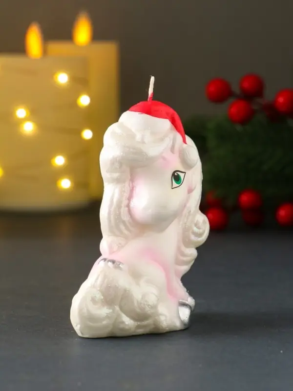 Свеча новогодняя "Кудрявая пони" серебро 7х3,5х8,5 см