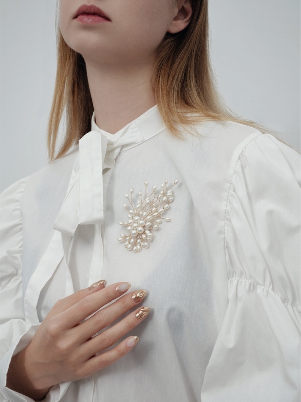 Брошь Брошь "Цветок" с жемчугом, цвет белый в золоте