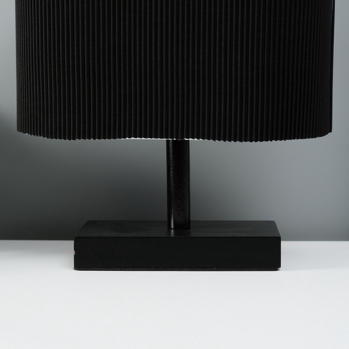 Светильник настольный Светильник настольный "Консул" 1х40Вт Е27 черный 25х13х29см