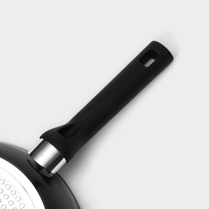 Сковорода Magistro Warrior, d=24 см, h=6,3 см, антипригарное покрытие, индукция, цвет чёрный Сковорода Magistro Warrior, d=24 см, h=6,3 см, антипригарное покрытие, индукция, цвет чёрный