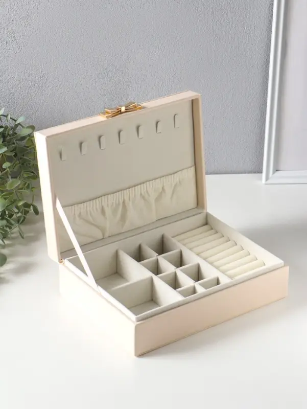 Шкатулка кожзам для украшений "Стёганная. Полоски. Бант" молочный 17х24х7 см